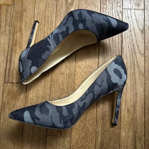 Nine West Pointed Toe Heels Gray Blue Camo Fabric Pumps Women's Size 8 - Picture 4 of 11
